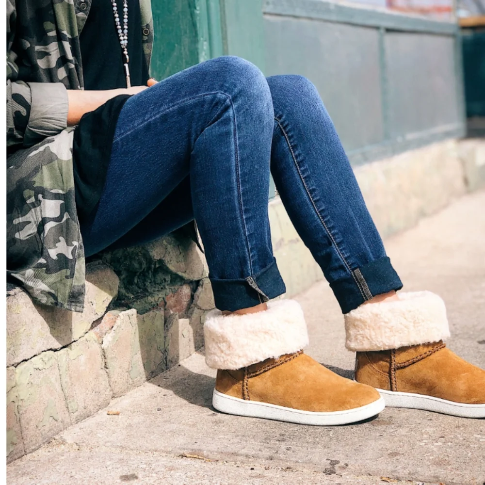 UGG Women's Mika Classic Sneaker Boot Chestnut Size 8 - Picture 9 of 9